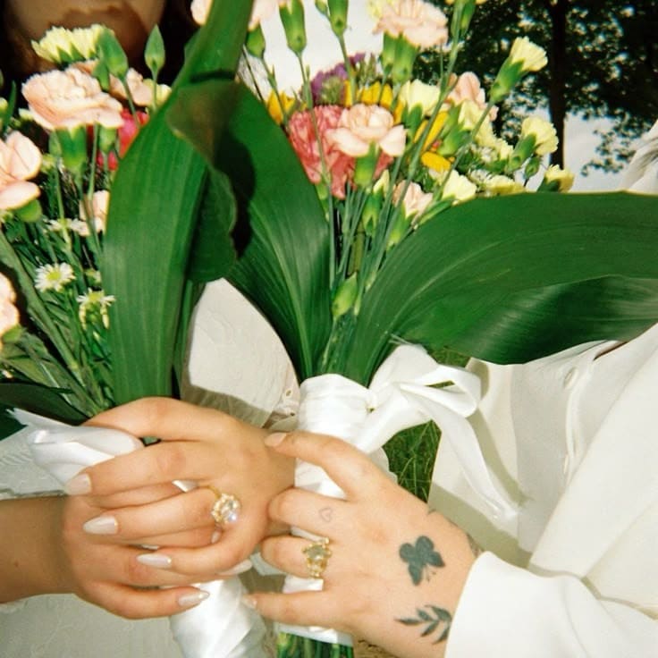 dois buquês de casamento